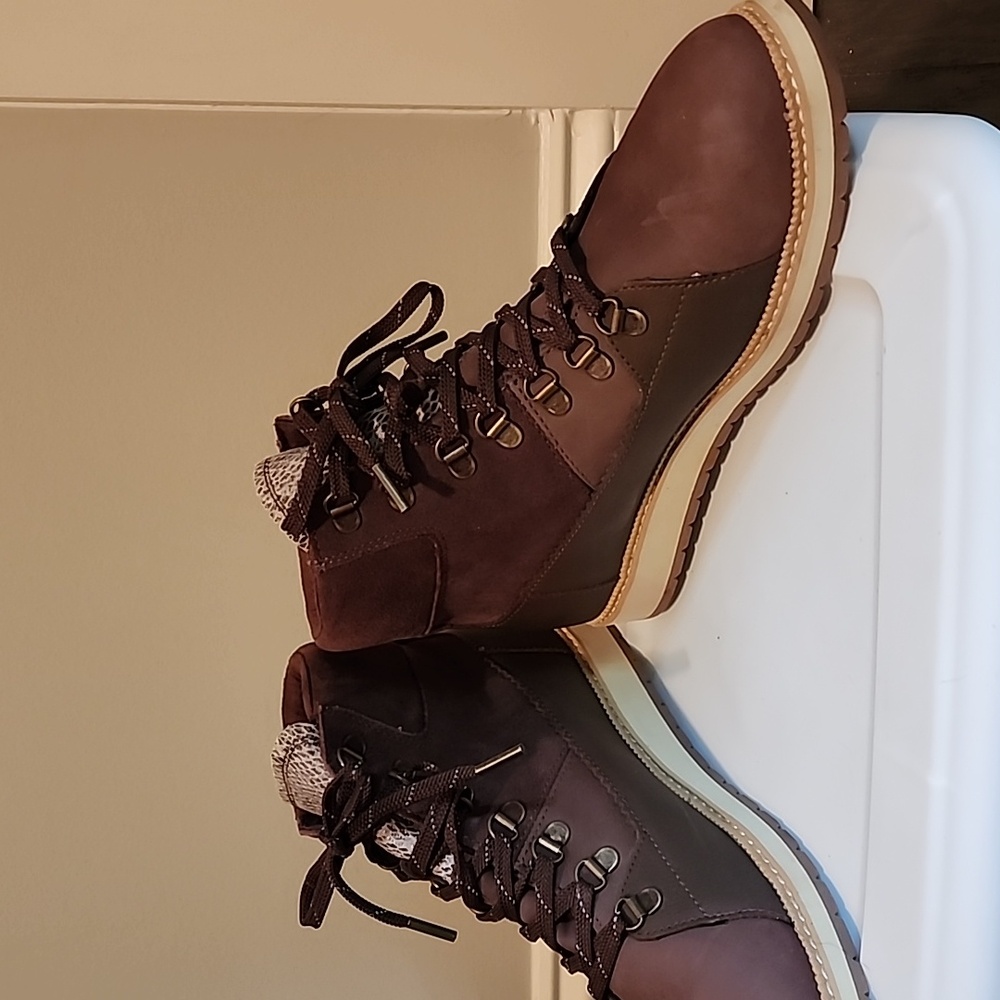 Toms Waterproof Hiking Boot, Leather and Nylon, Burgundy, Size 10